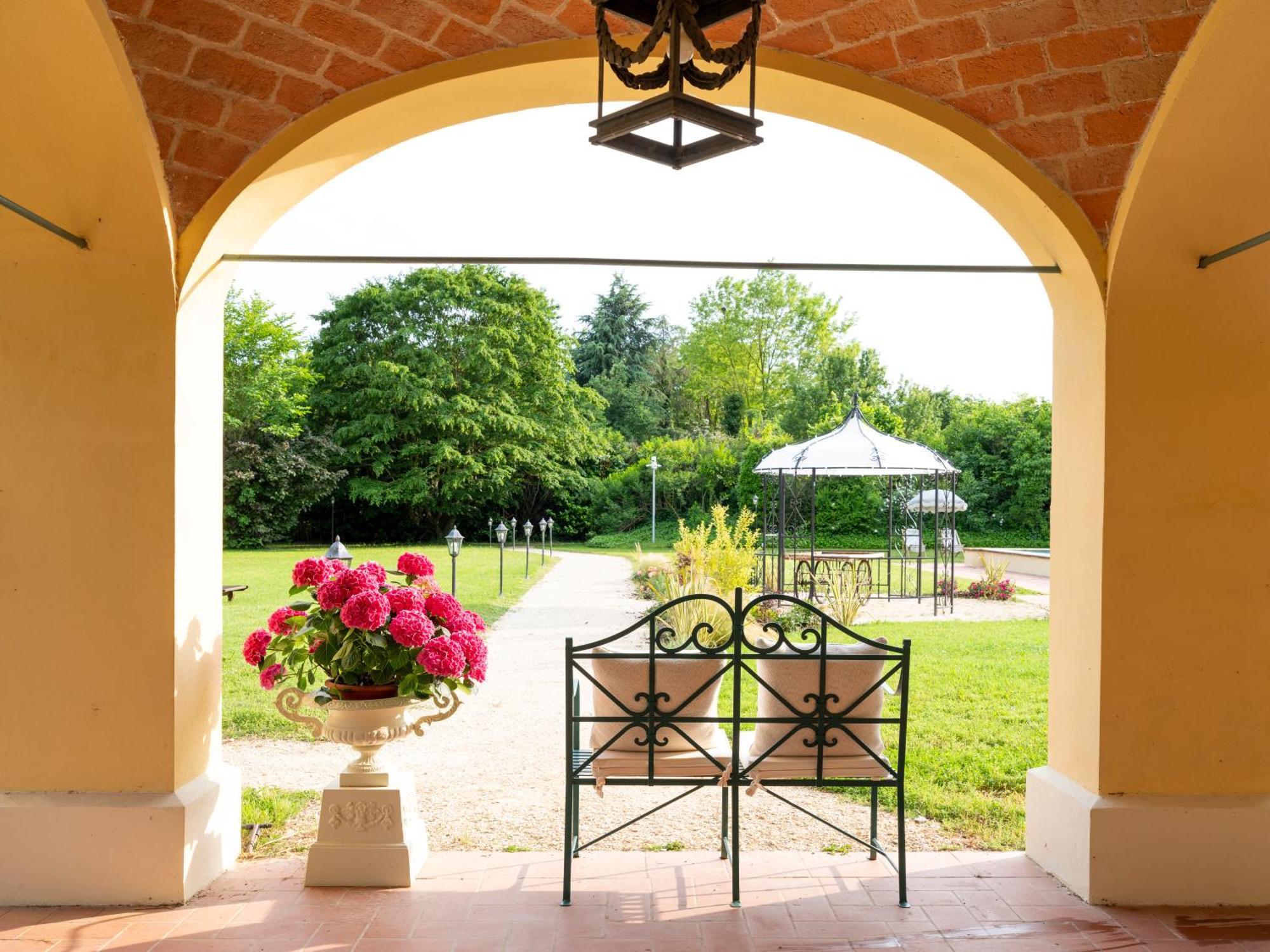 Elizabeth Country House, A Member Of Design Hotels ミネルビオ エクステリア 写真